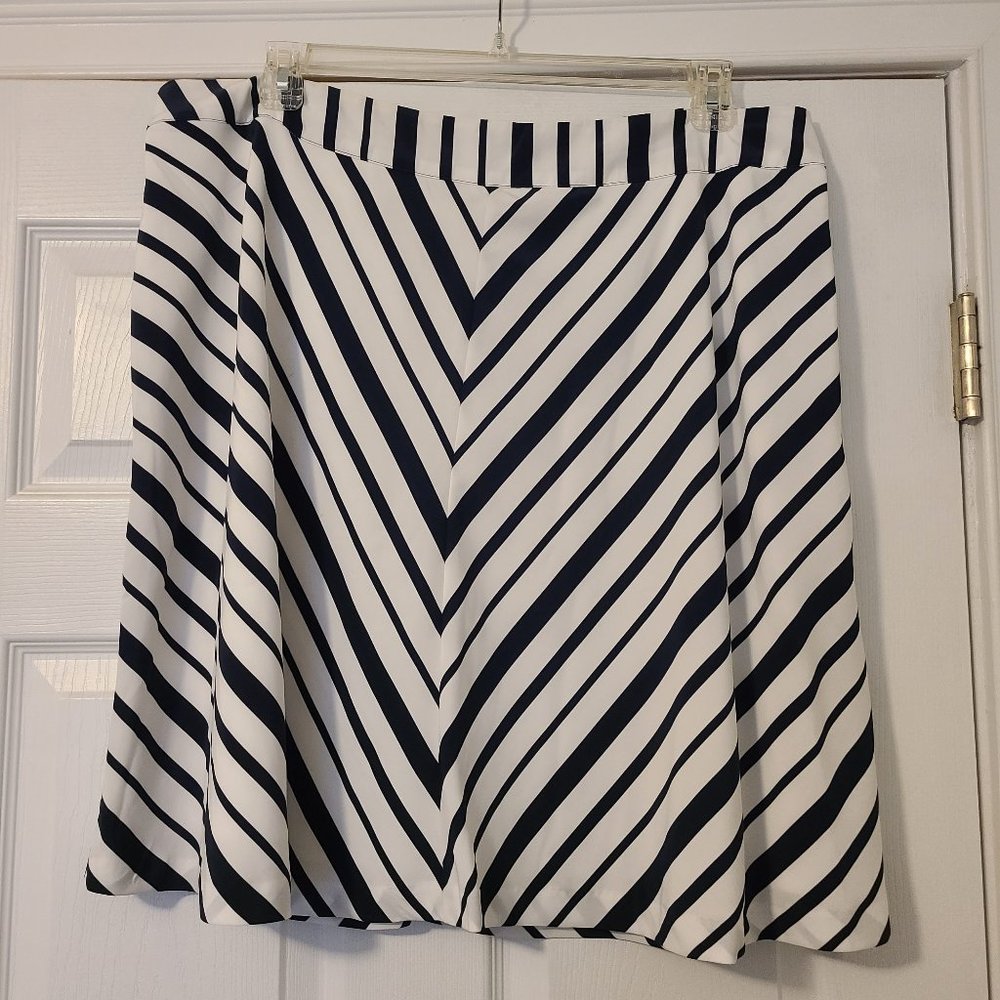 Black striped short skirt